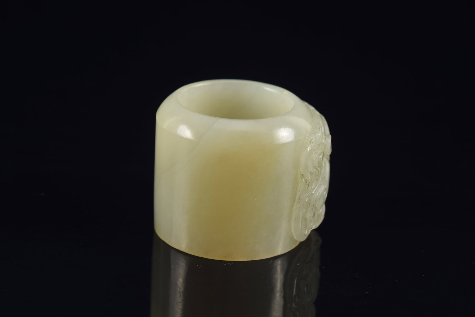 Jade archer's ring. China. 18th century. Surface carved with dragon and clouds. Grey-celadon color. - 3