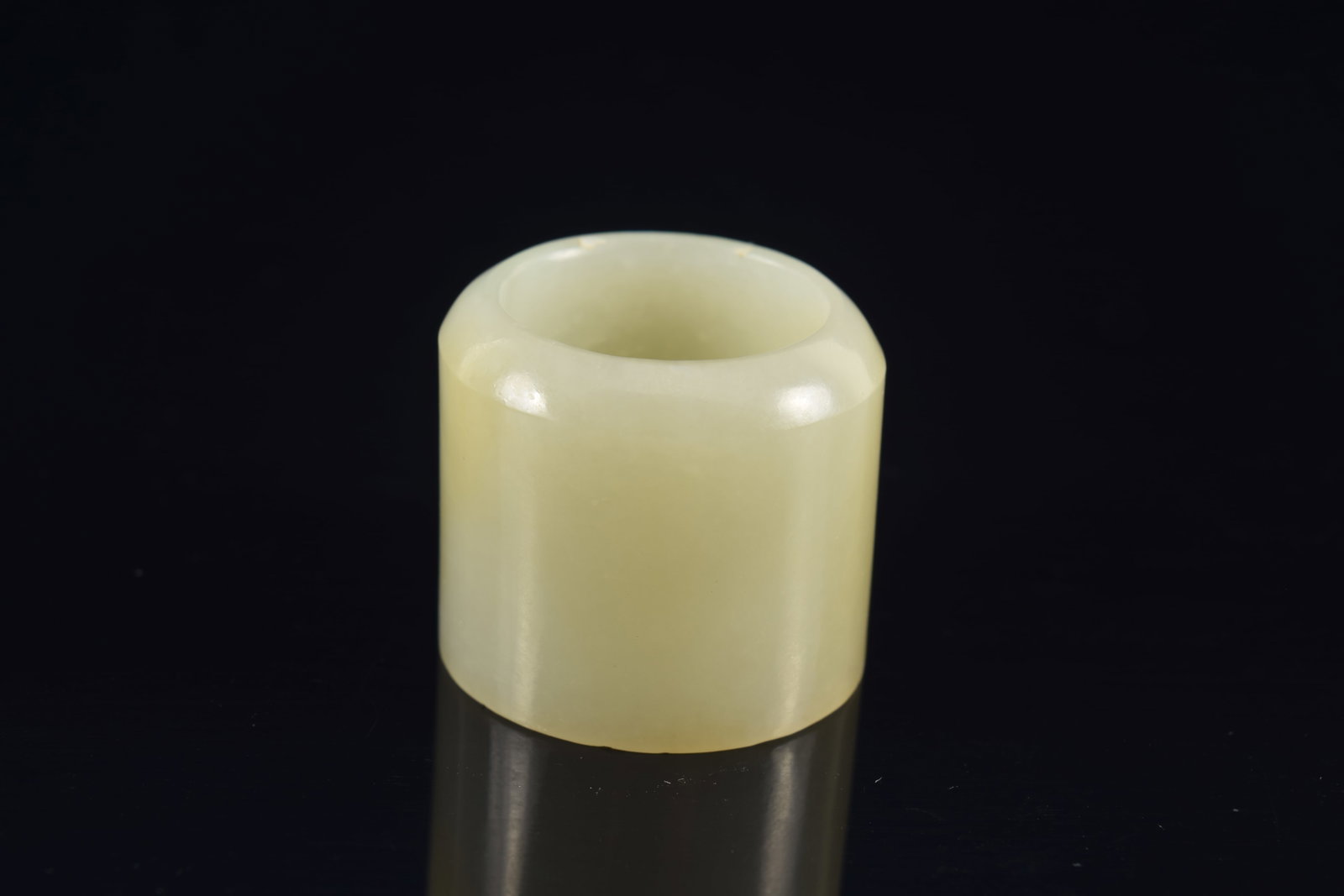 Jade archer's ring. China. 18th century. Surface carved with dragon and clouds. Grey-celadon color. - 4
