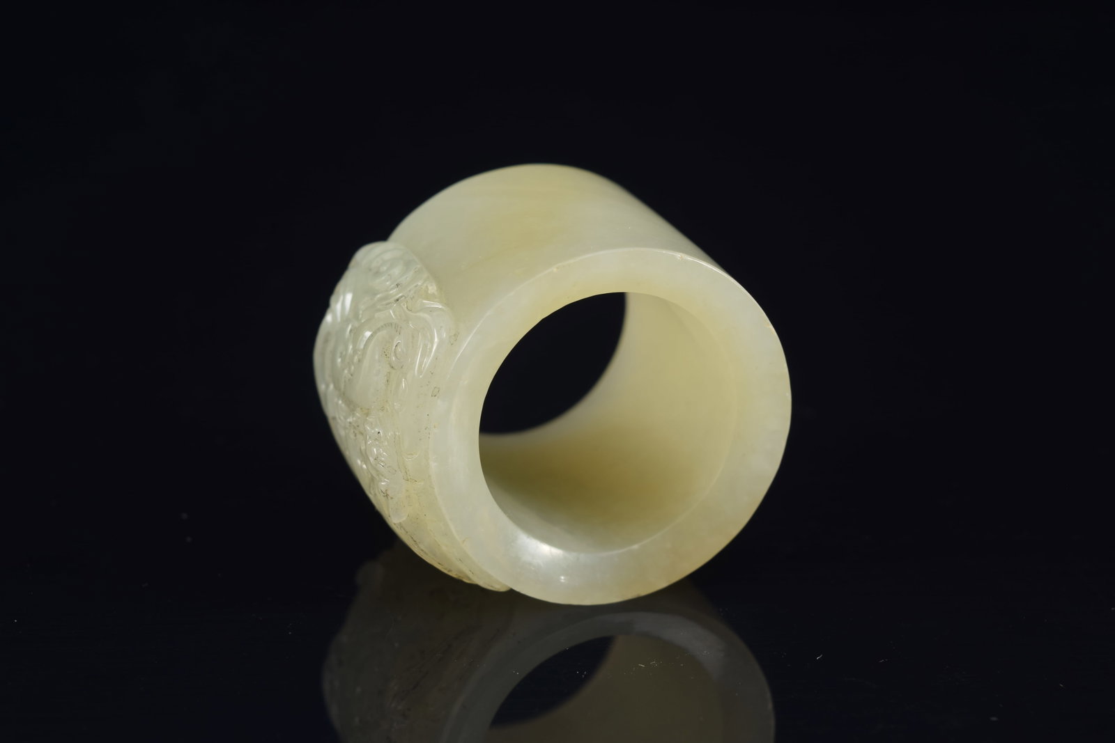 Jade archer's ring. China. 18th century. Surface carved with dragon and clouds. Grey-celadon color. - 6
