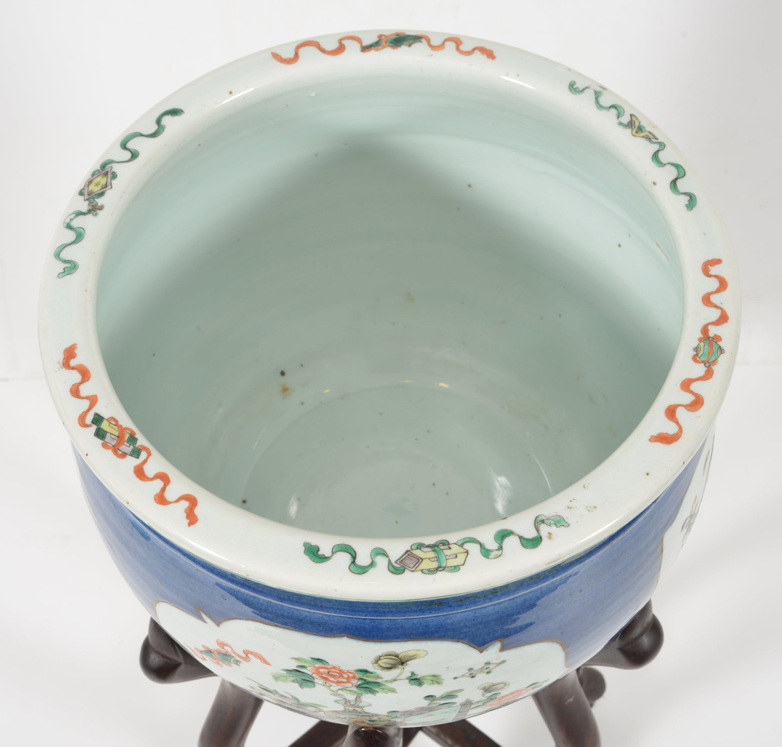 19th century Chinese porcelain planter. Blue ground with motifs of the hundred antiques and floral - 5