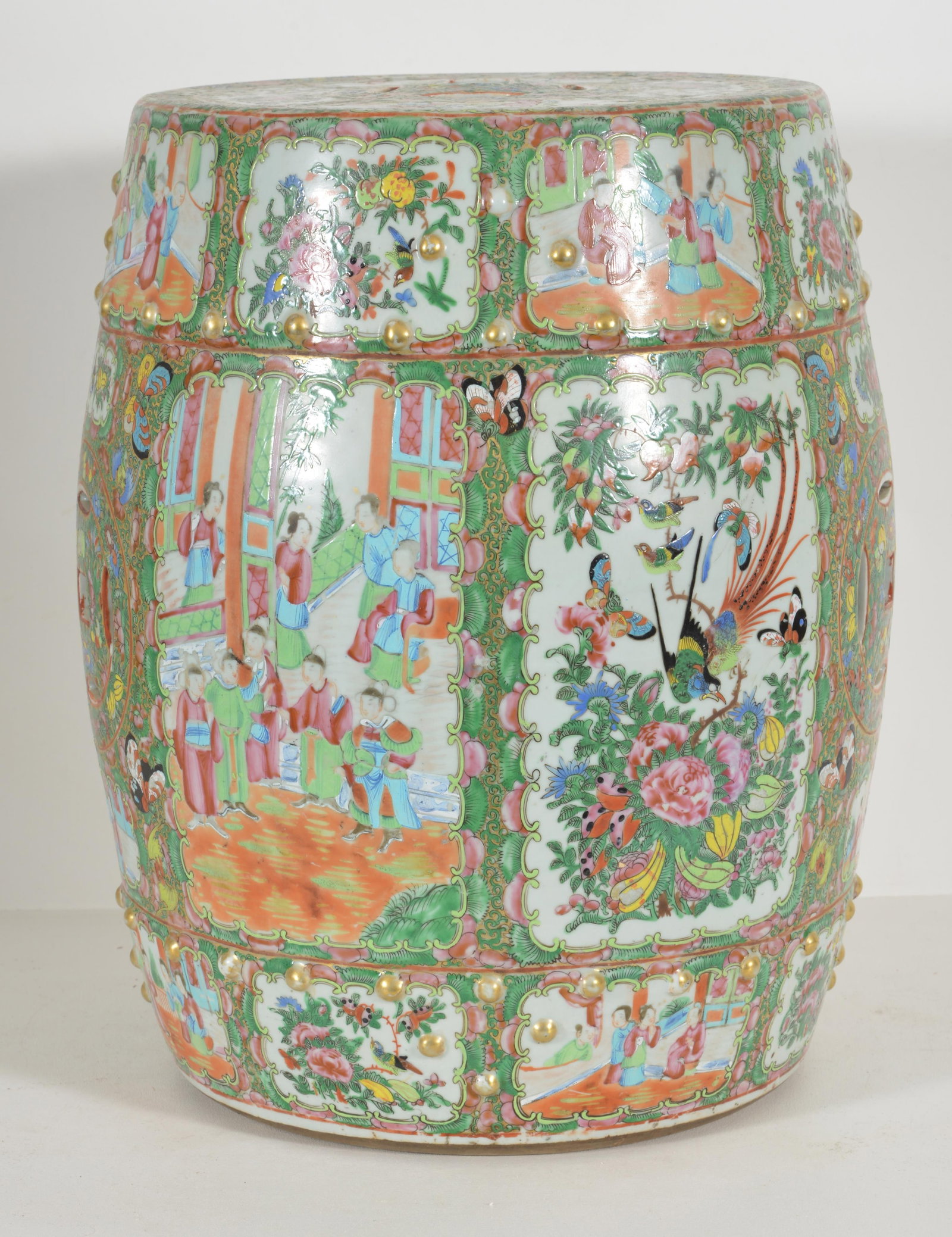 Chinese export porcelain garden seat with famille rose decorations of figural and floral panels. - 3