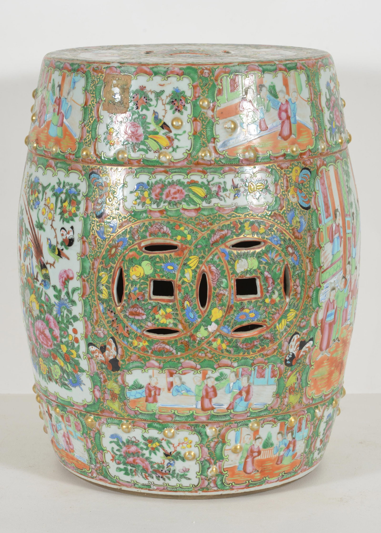 Chinese export porcelain garden seat with famille rose decorations of figural and floral panels. - 4