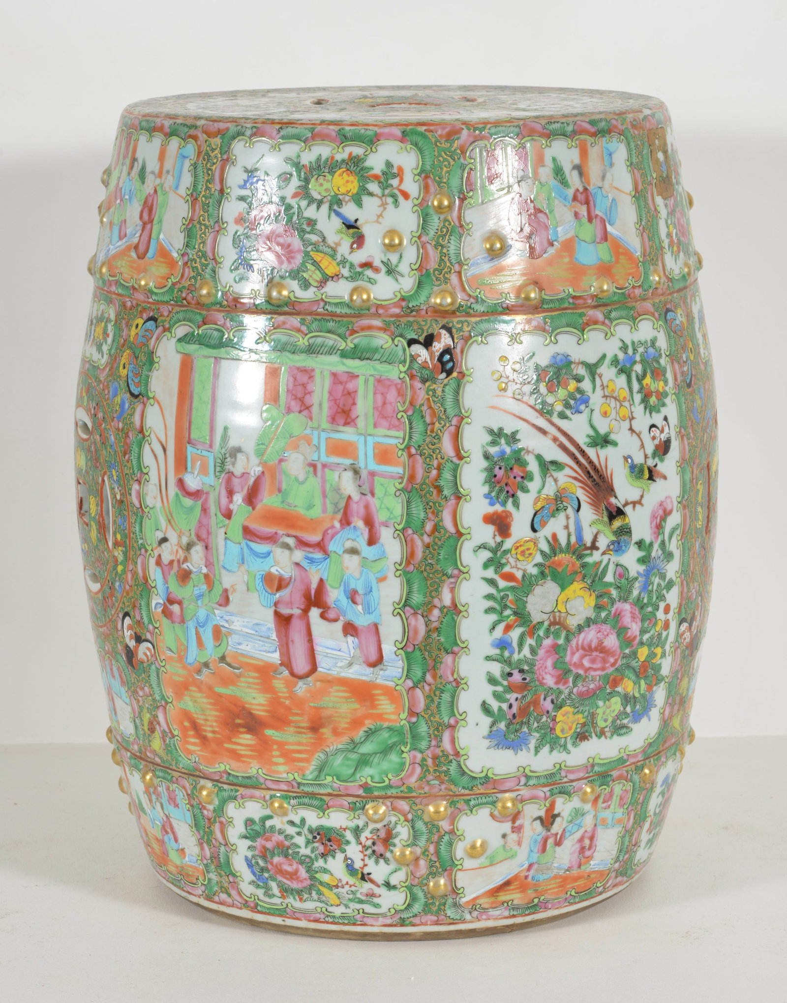 Chinese export porcelain garden seat with famille rose decorations of figural and floral panels. - 5