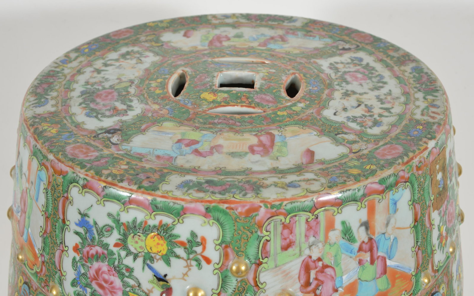 Chinese export porcelain garden seat with famille rose decorations of figural and floral panels. - 6