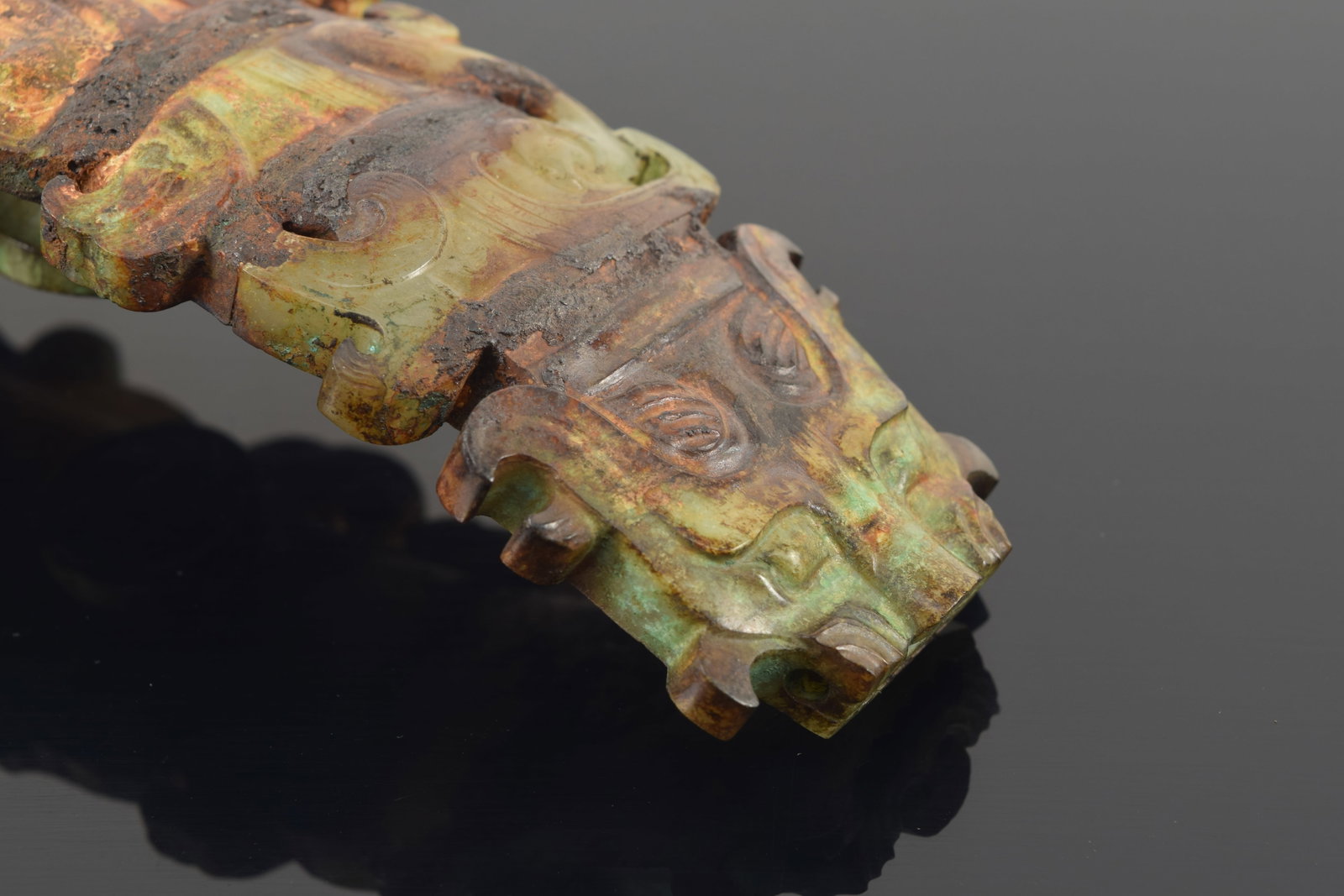 Garment hook. China. Waring states period. Burial patina with areas of bronze coloring the jade. - 3