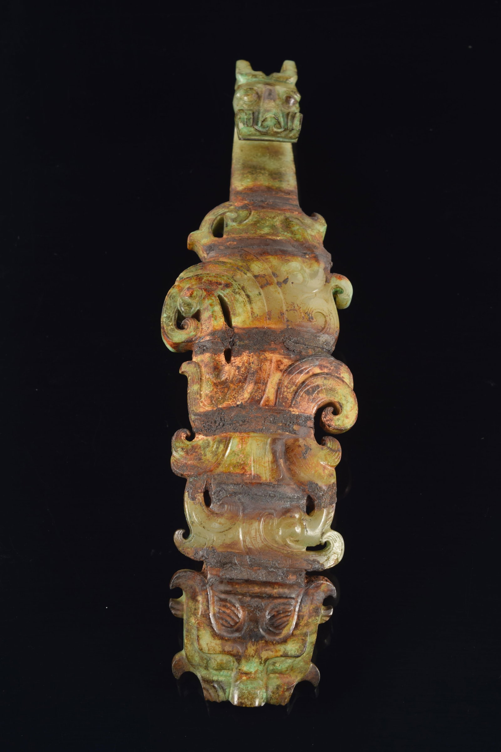 Garment hook. China. Waring states period. Burial patina with areas of bronze coloring the jade. - 4