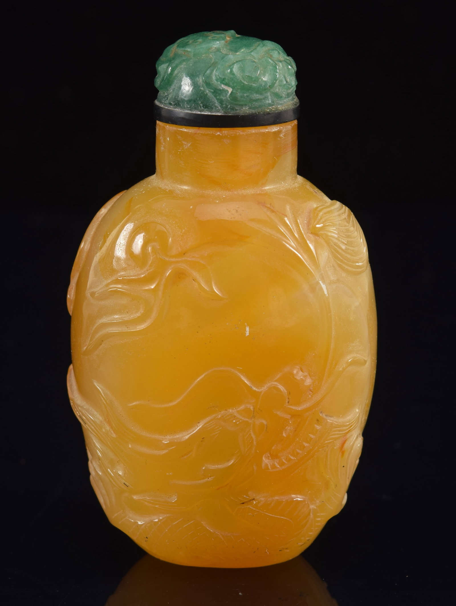 18th/19th century Chinese unusual carved yellow agate snuff bottle. Allover dragon decoration. (1 of 7)