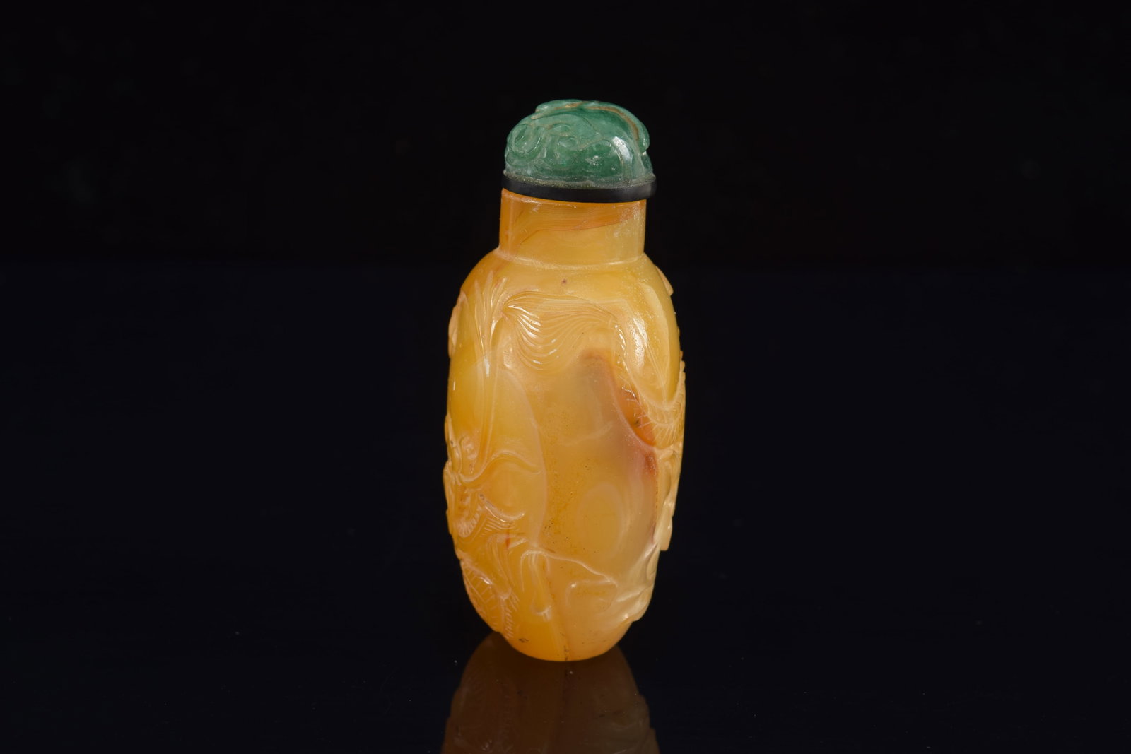 18th/19th century Chinese unusual carved yellow agate snuff bottle. Allover dragon decoration. - 2