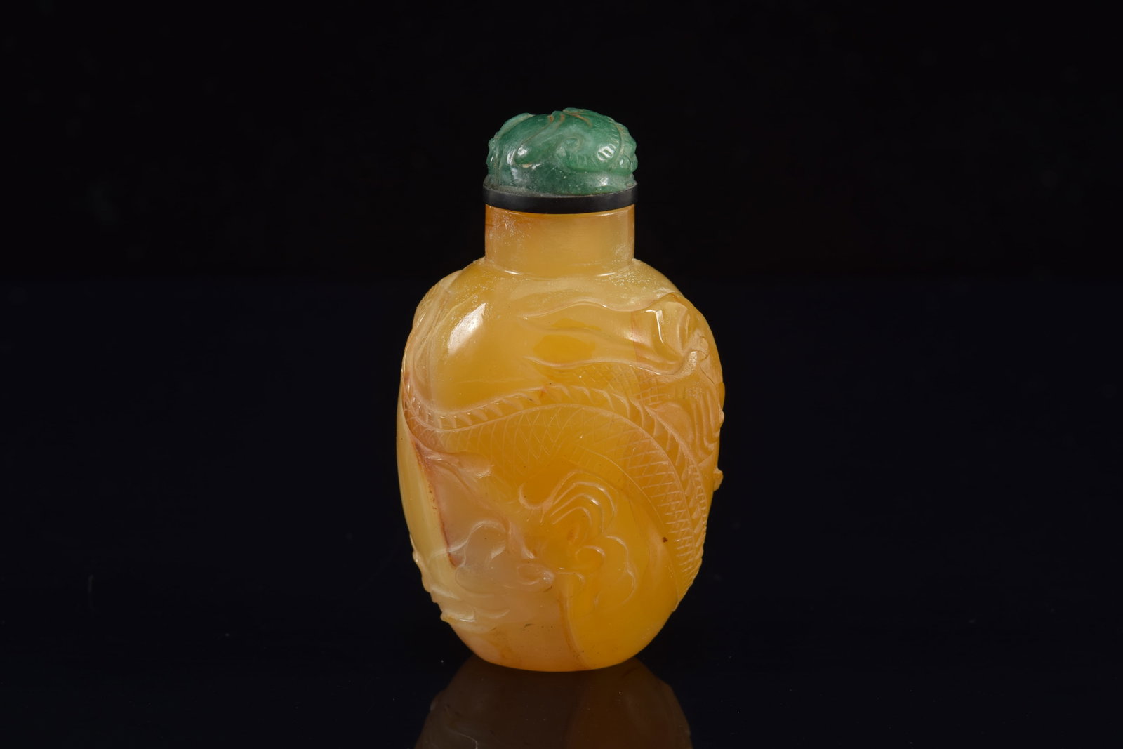 18th/19th century Chinese unusual carved yellow agate snuff bottle. Allover dragon decoration. - 3