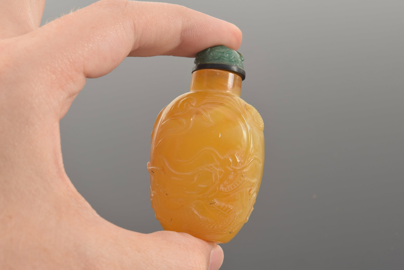 18th/19th century Chinese unusual carved yellow agate snuff bottle. Allover dragon decoration. - 7
