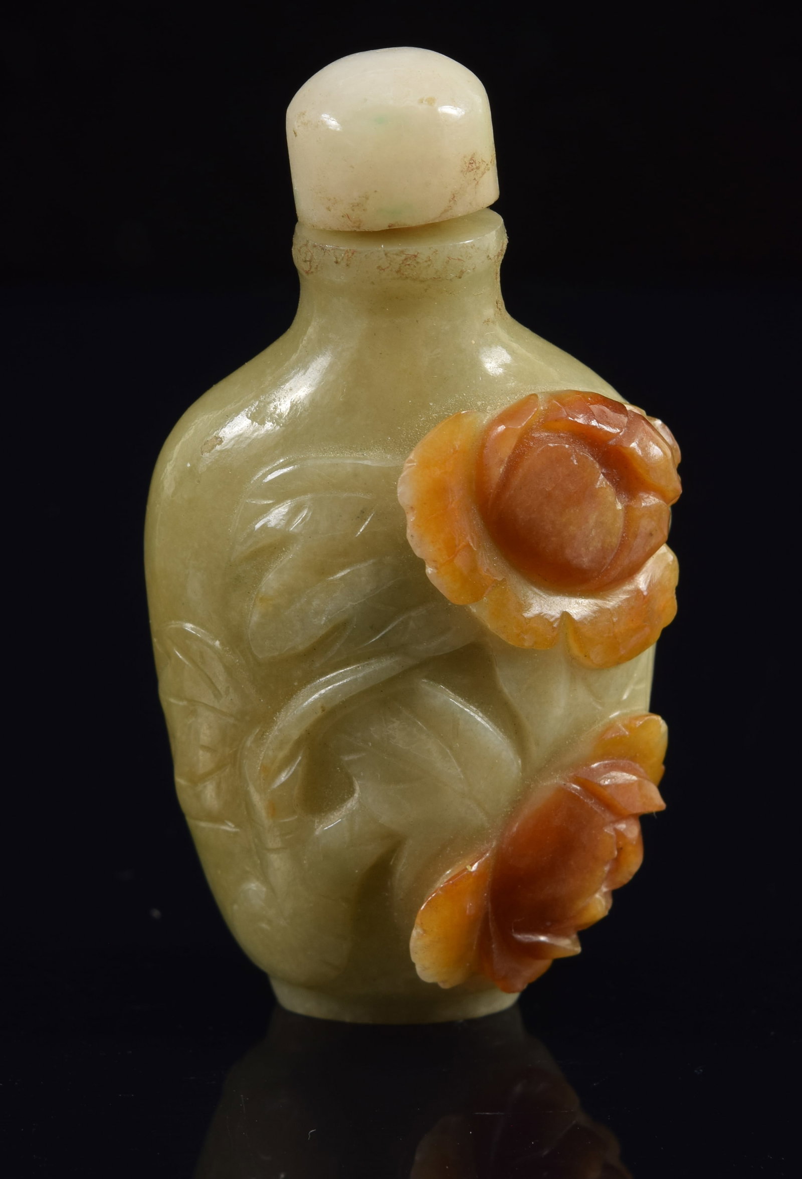 19th/early 20th century Chinese carved jade snuff bottle. Skin with fruit and floral decoration. 2. (1 of 6)