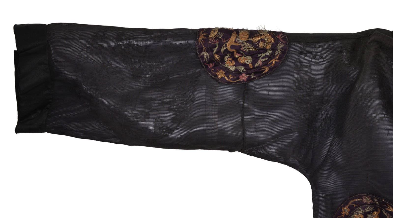Chinese embroidered robe, early 20th century. Elaborate gold thread crane decorated roundels and - 3