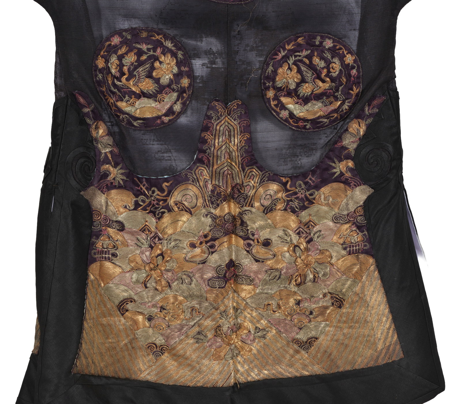 Chinese embroidered robe, early 20th century. Elaborate gold thread crane decorated roundels and - 6