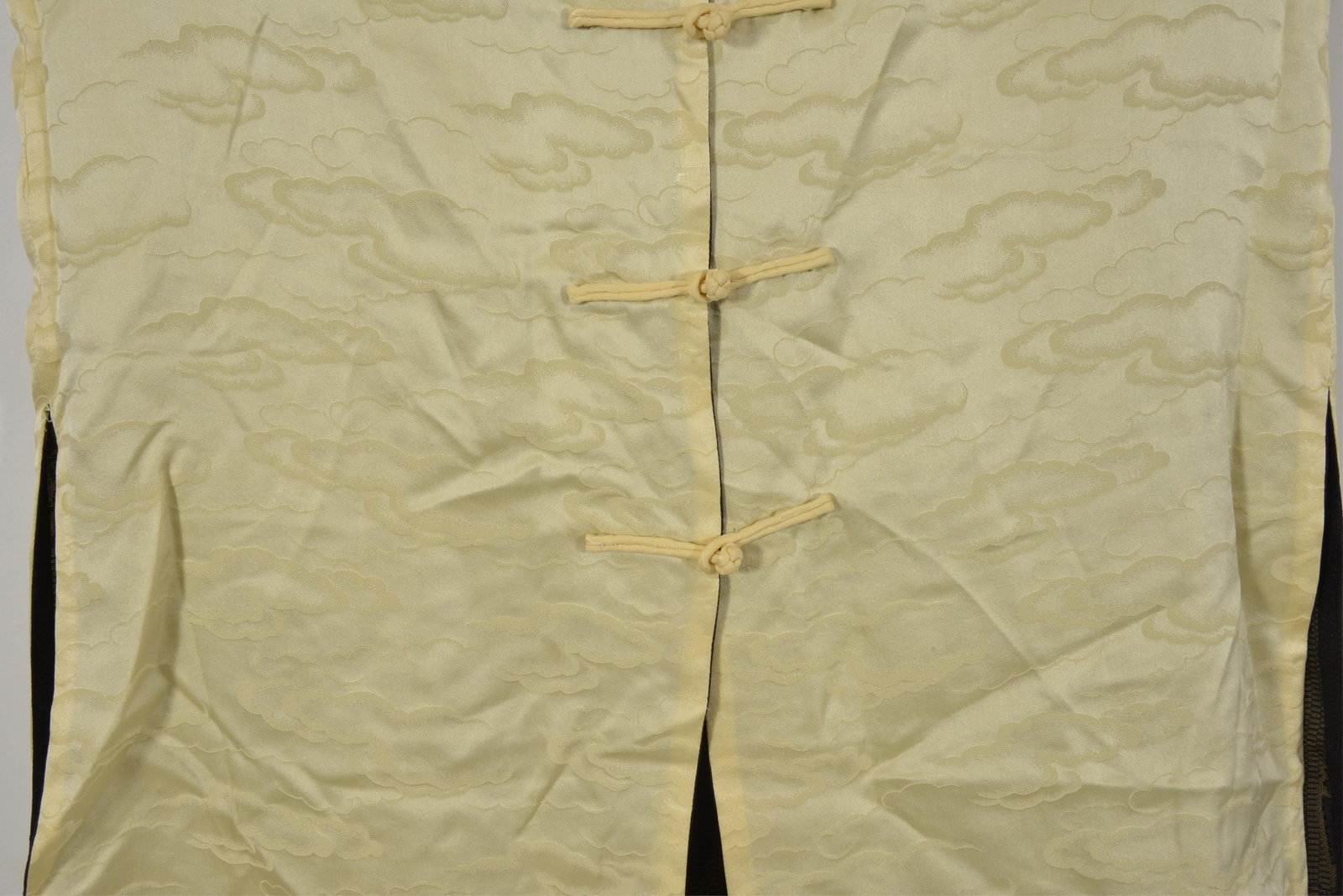 19th/20th century fine woven Chinese silk robe. Outer transparent black woven material with Chinese - 10