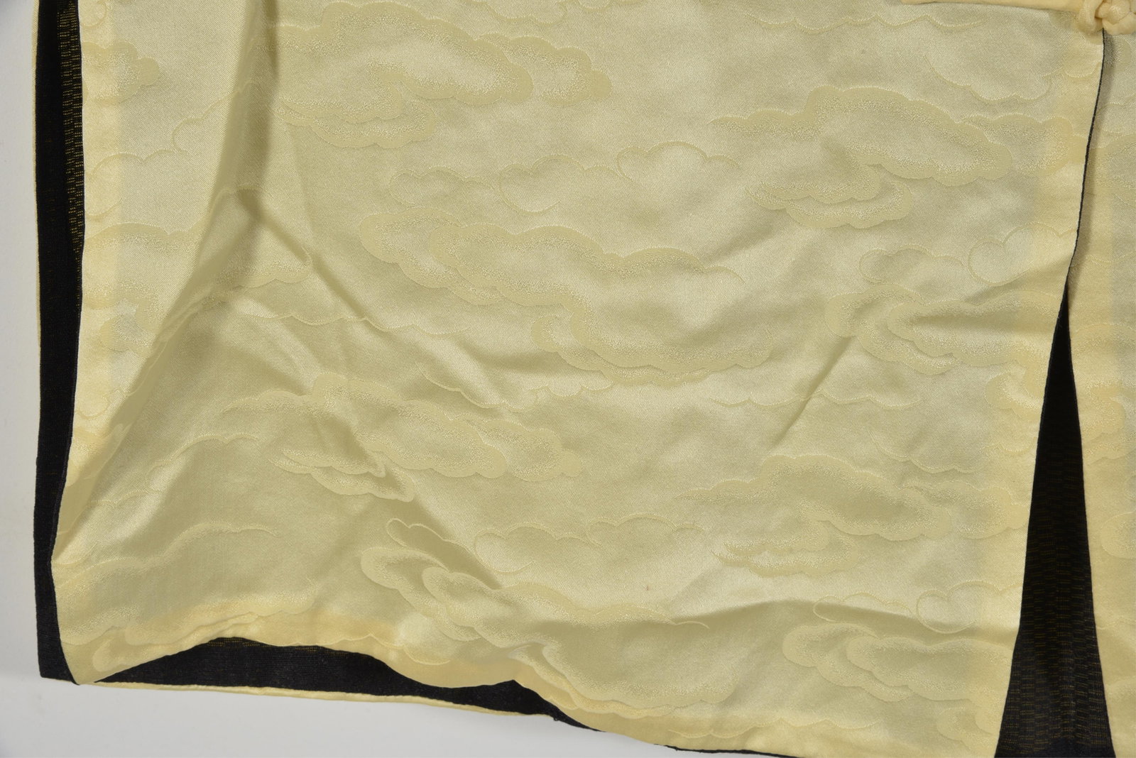 19th/20th century fine woven Chinese silk robe. Outer transparent black woven material with Chinese - 7