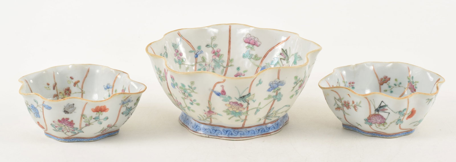 19th century Chinese famille rose 3-piece porcelain set. Large shaped center bowl with leaf shaped (1 of 14)