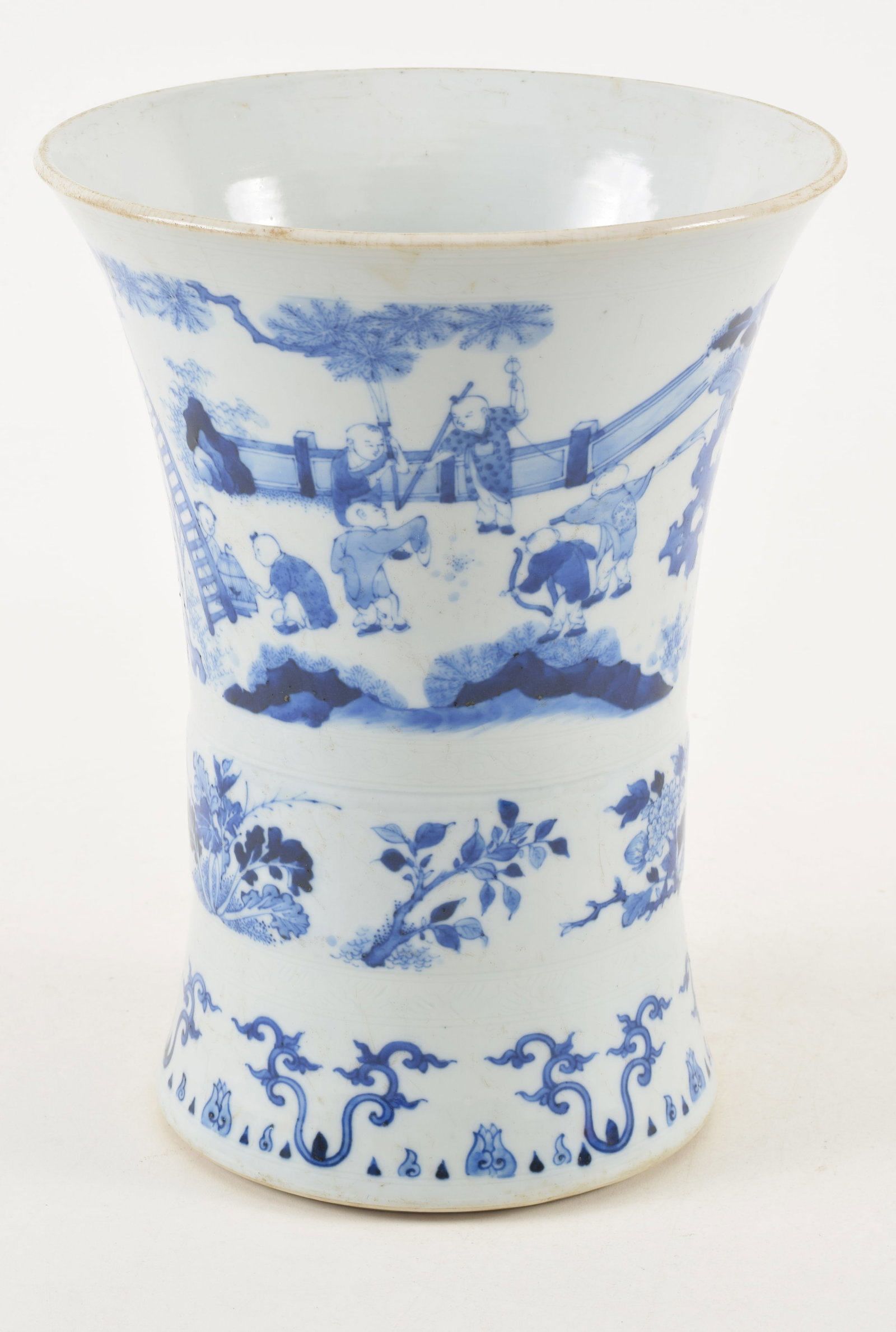 17th/18th century transitional ware beaker vase. Etched decorated borders. Underglaze blue (1 of 16)