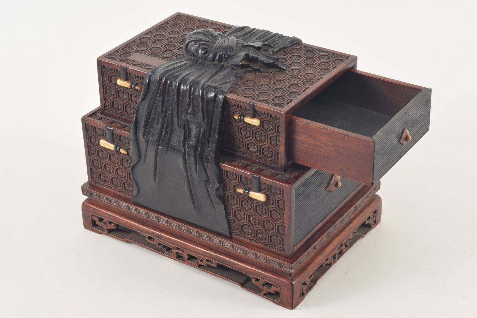 Treasure box. China. Chien Lung period (1735-1796). Zitan and hung mu. Carved allover with brocade - 2