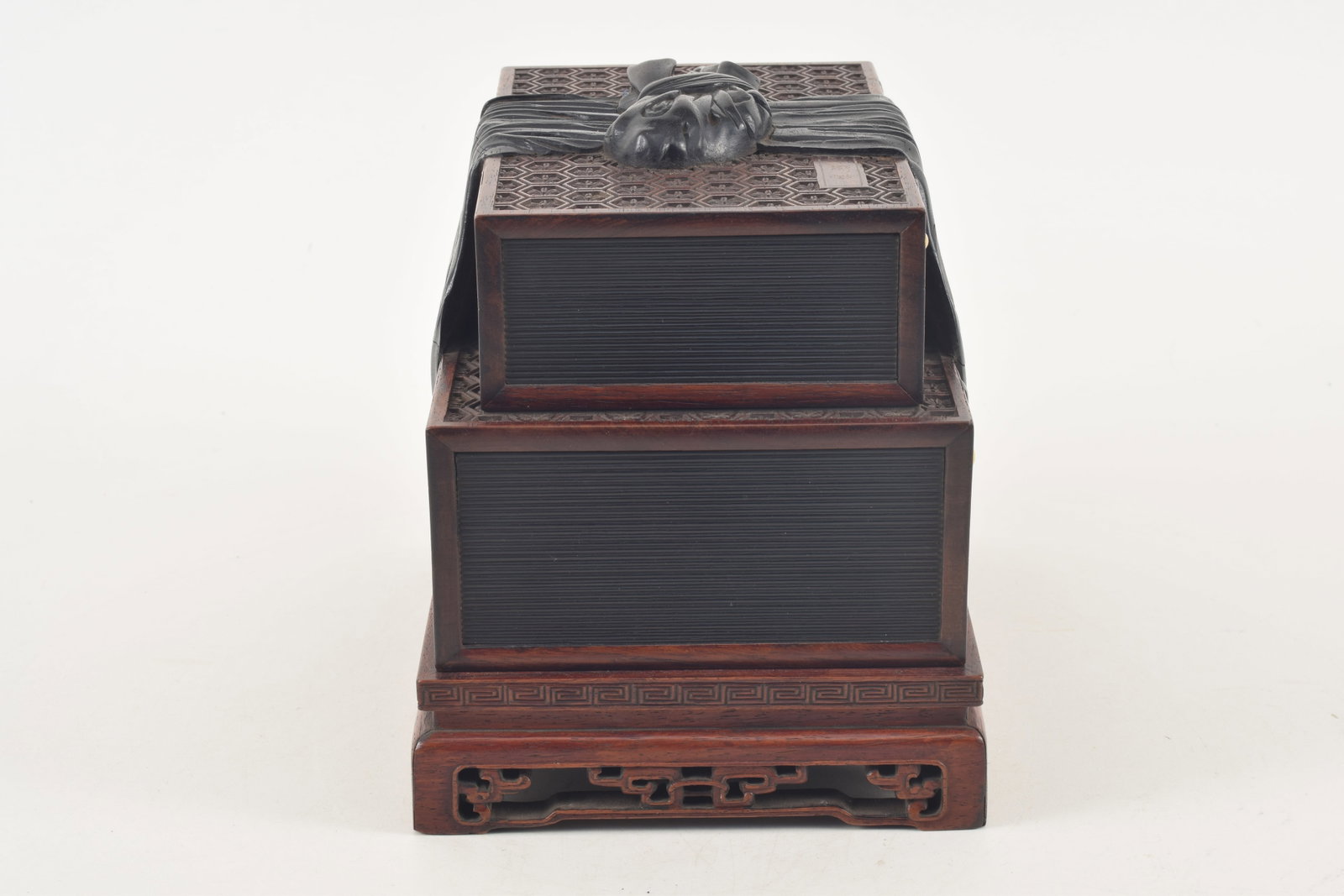Treasure box. China. Chien Lung period (1735-1796). Zitan and hung mu. Carved allover with brocade - 6