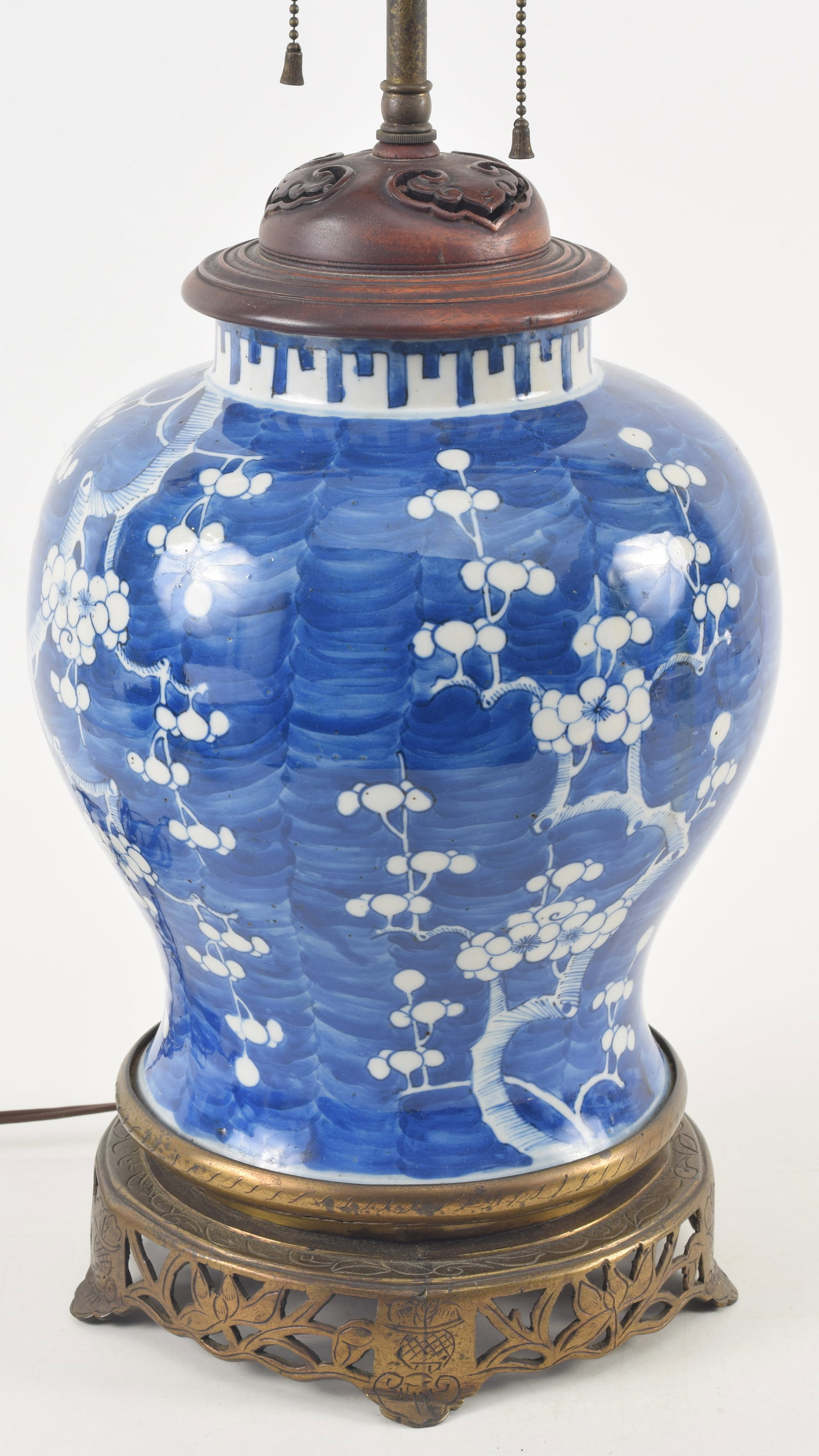 Chinese porcelain vase, 19th/20th century. Blue and white prunus decoration. Carved wooden lid. (1 of 6)