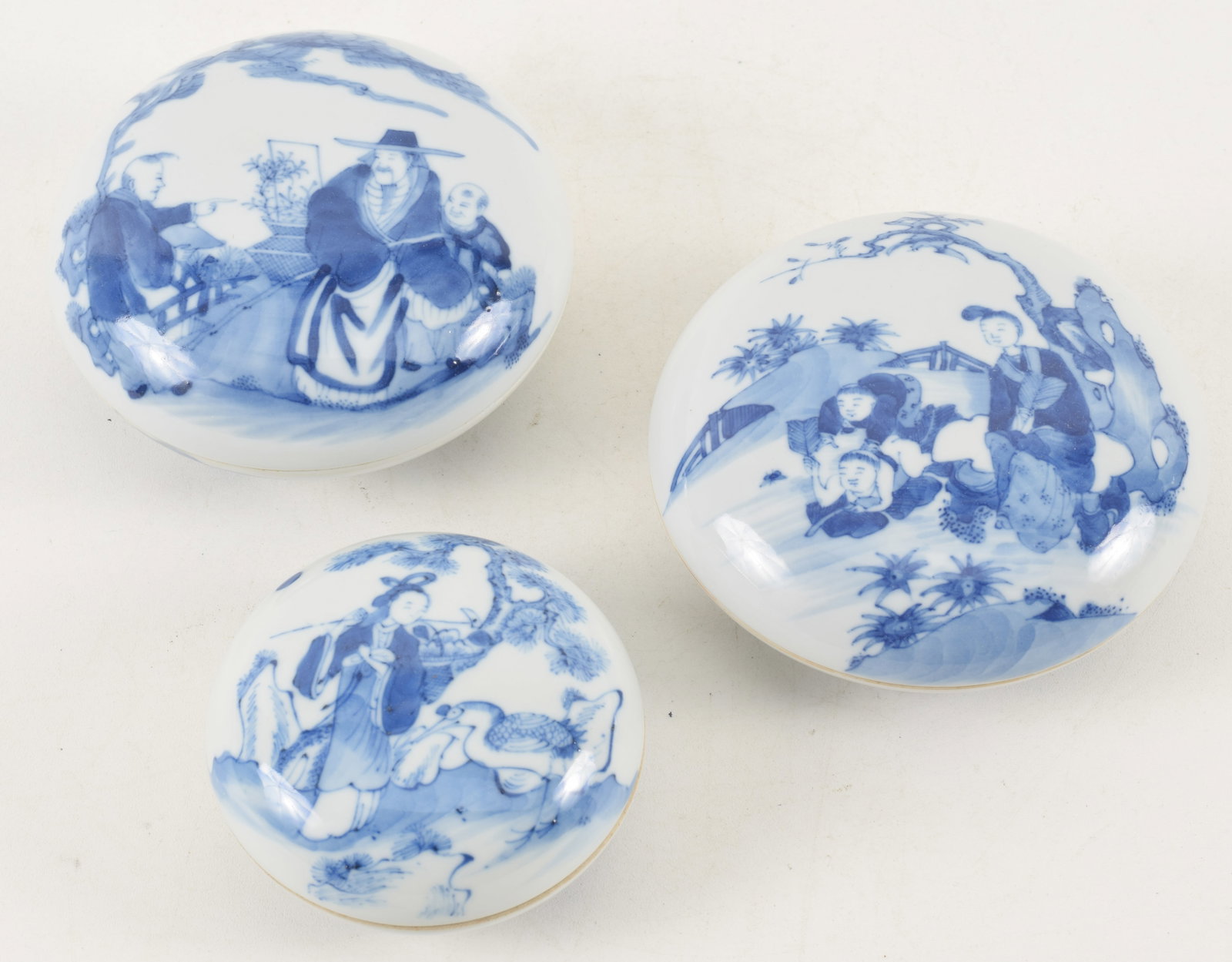 3 19th and 20th century Chinese blue and white porcelain covered round boxes. Figural landscape (1 of 11)