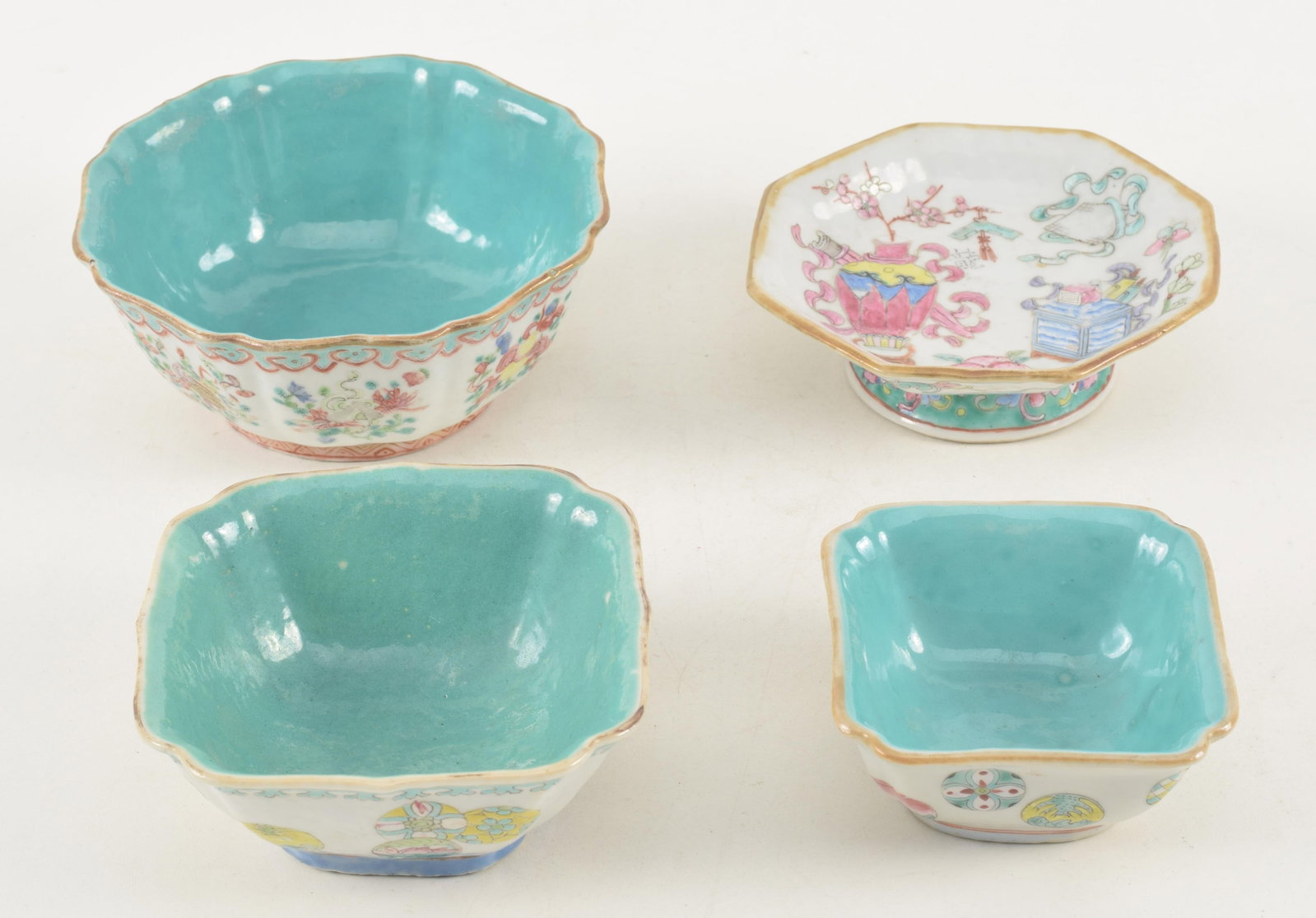 4 porcelains. China. 19th century. Shaped forms with famille verte decoration, one with decoration (1 of 8)