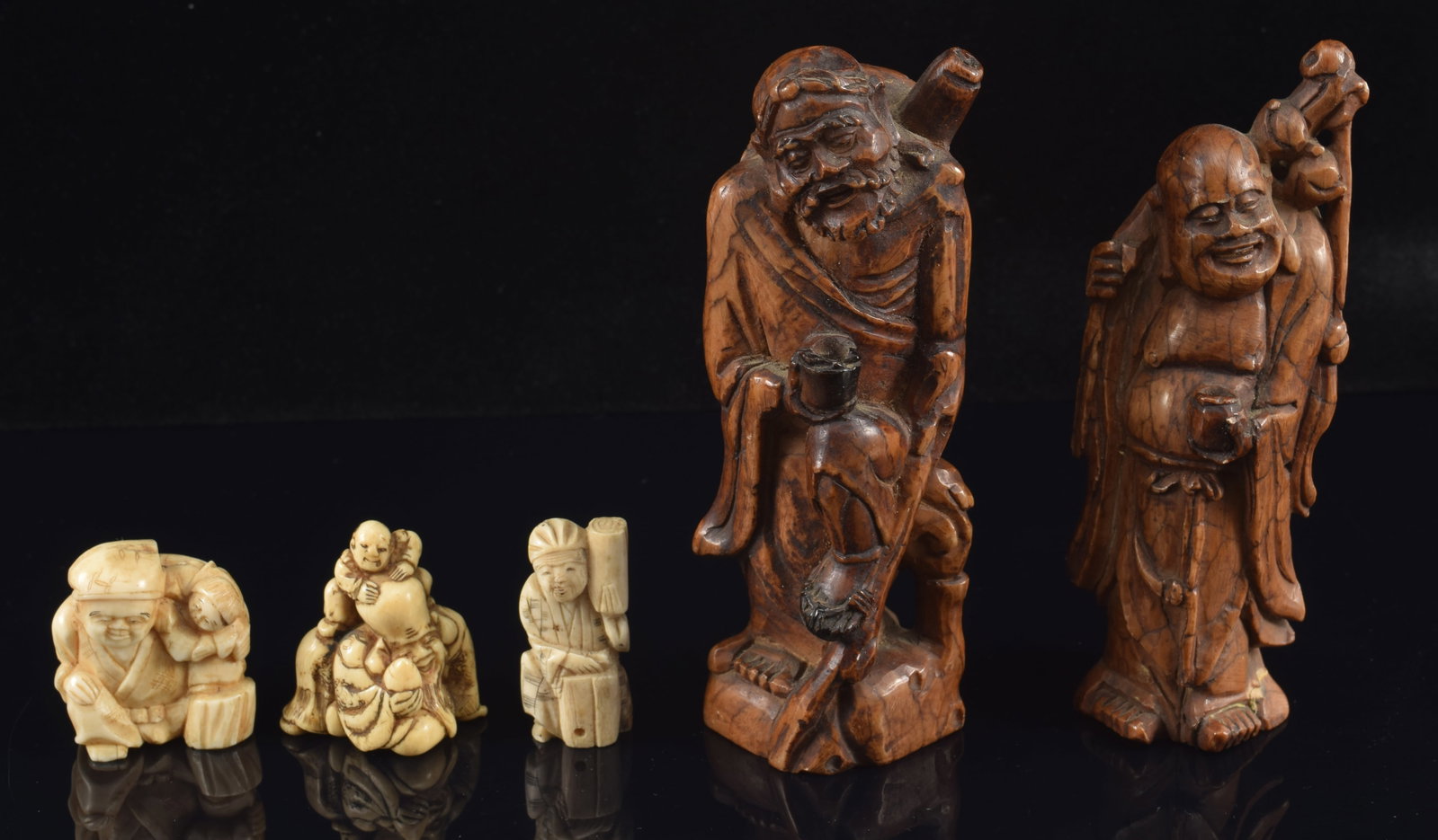 5 Chinese items. 2 soapstone carvings and 3 netsuke. Largest: 5.25in high. (1 of 5)