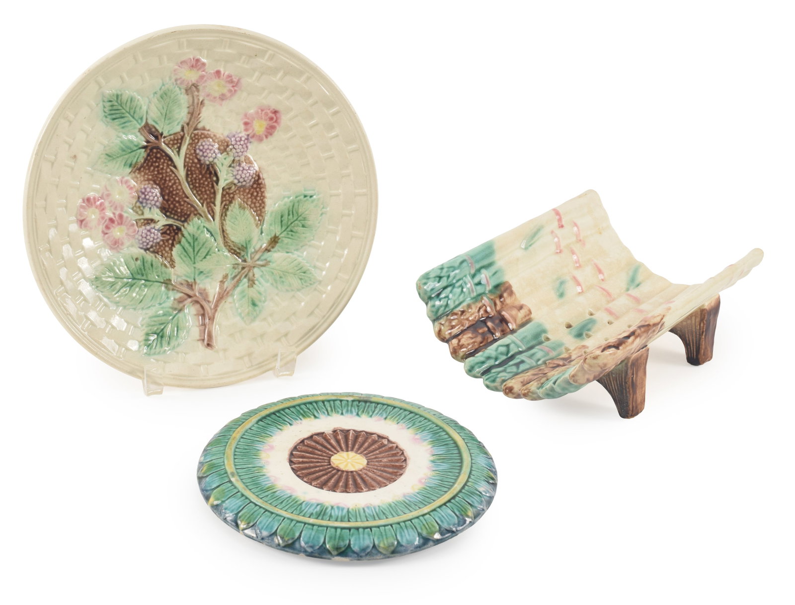 3 pcs majolica (75, 79, 88) 3 Majolica glazed serving items, including an Etruscan footed trivet, a (1 of 7)