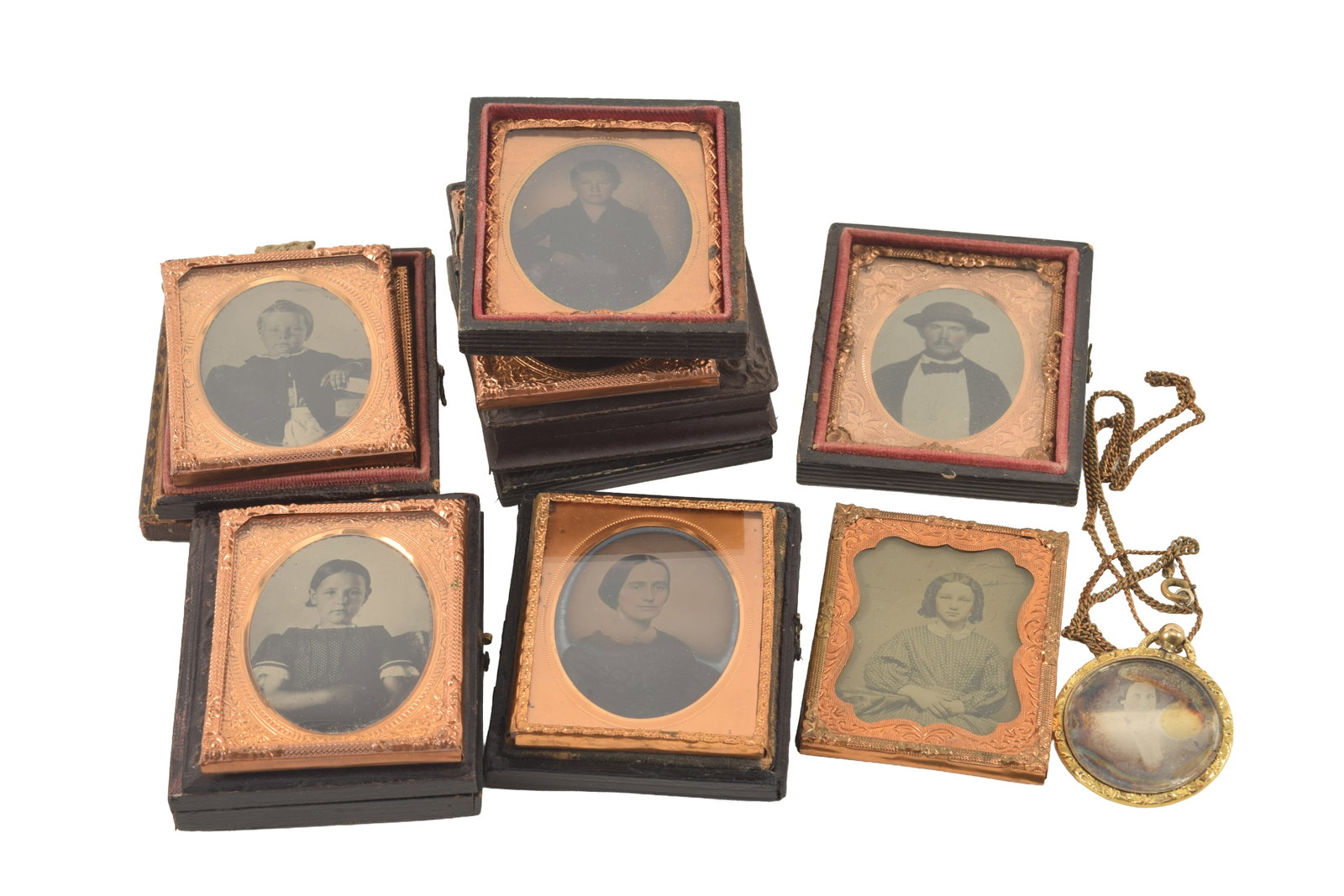 Lot of 19th century photography, including daguerreotypes, ambrotypes, and tintypes. Mostly ninth (1 of 8)