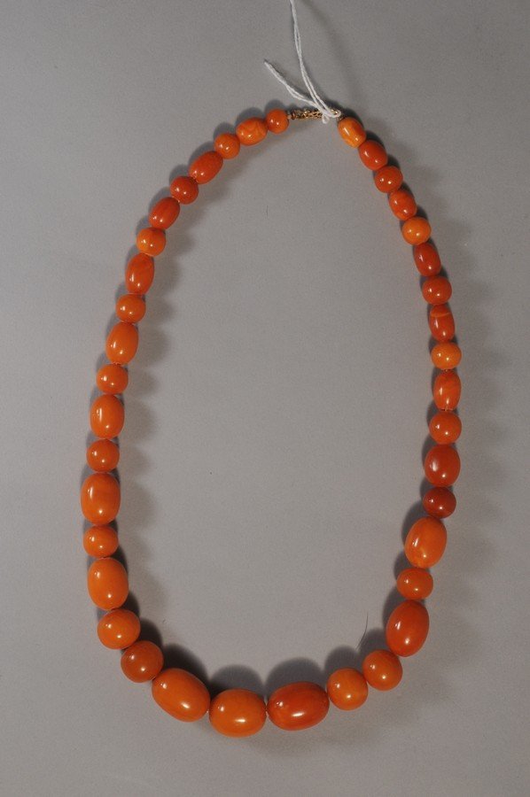 Vintage Butterscotch Amber Graduated Beaded Necklace. (1 of 3)