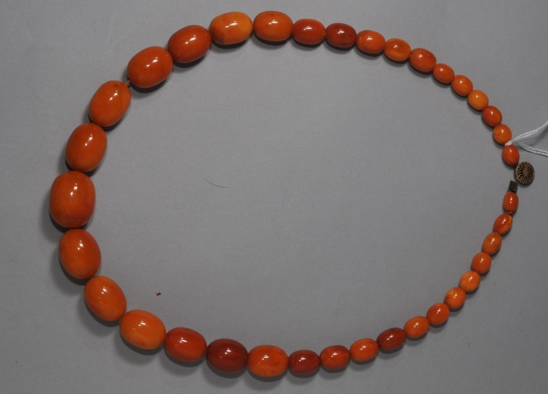 Vintage Butterscotch Amber Graduated Beaded Necklace. (1 of 3)