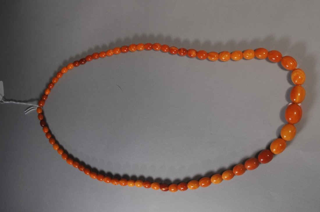 Vintage Butterscotch Amber Graduated Beaded Necklace. (1 of 2)