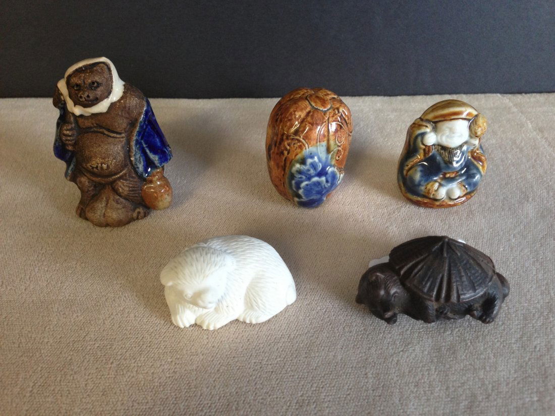 Lot of five 19th/20th century Japanese porcelain (1 of 10)