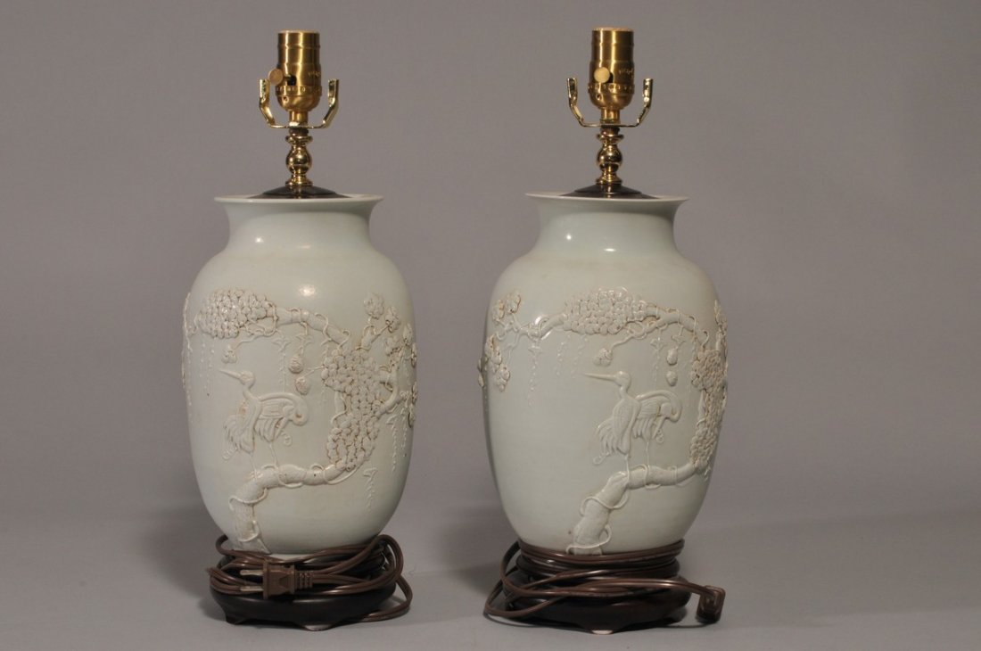 Pair of porcelain vases. China. Early 20th century. (1 of 6)