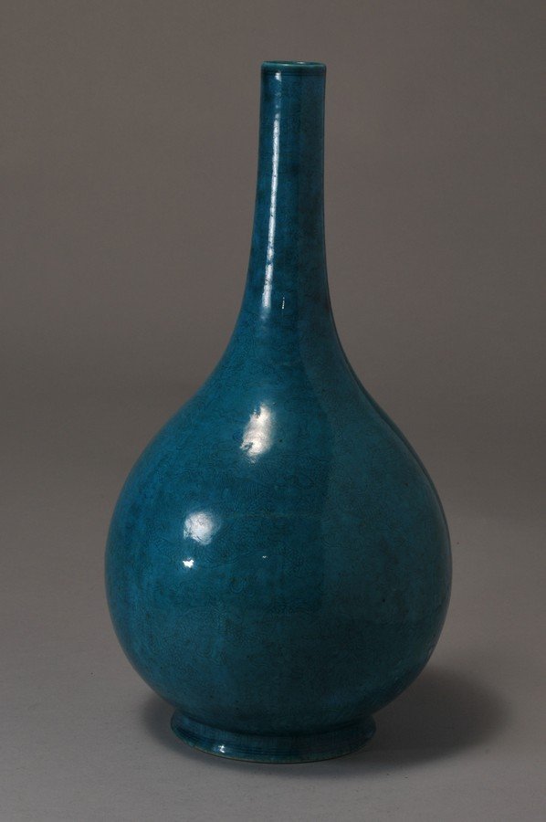Porcelain Vase. China. 19th century. Bottle form. (1 of 4)