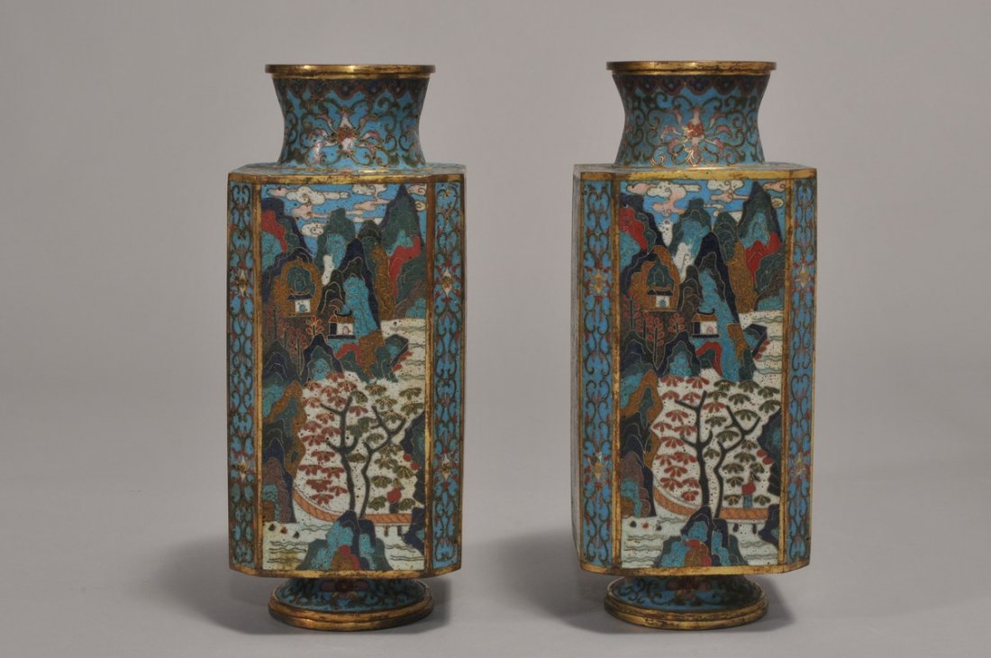 Pair of Cloisonn vases. China. 19th century. Octagonal (1 of 5)
