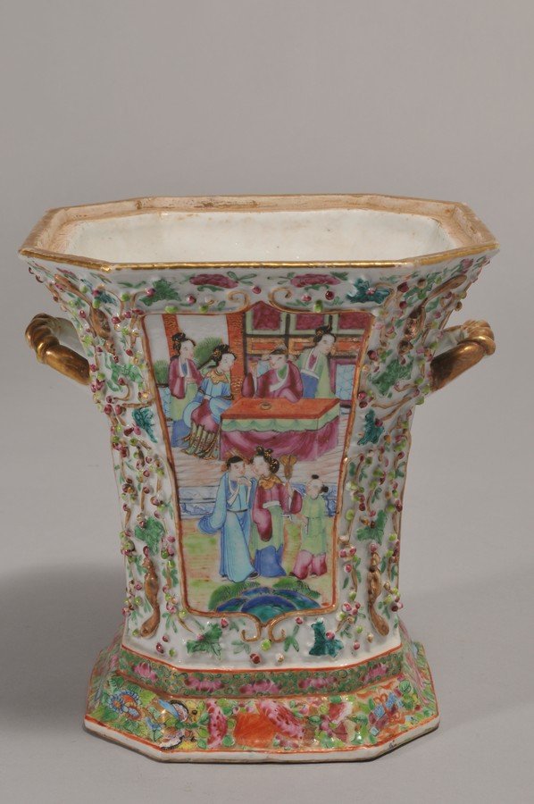 Porcelain Cache Pot. China. 19th century. Octagonal (1 of 5)