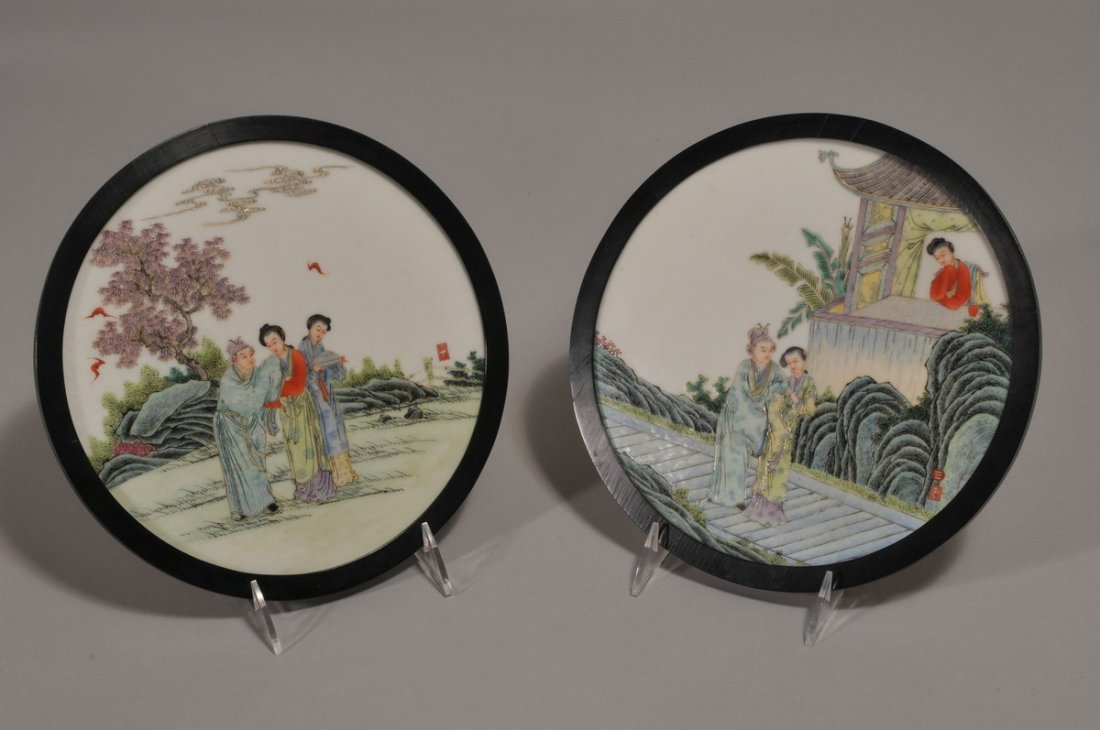 Pair of round Porcelain Plaques. China. Republican (1 of 5)