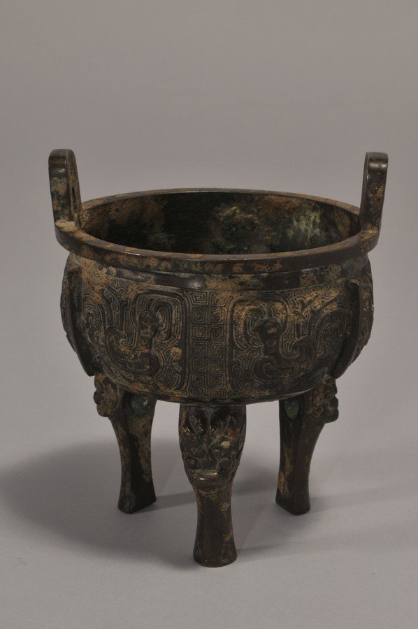 17th/18th century Chinese Bronze Archaic decorated (1 of 3)