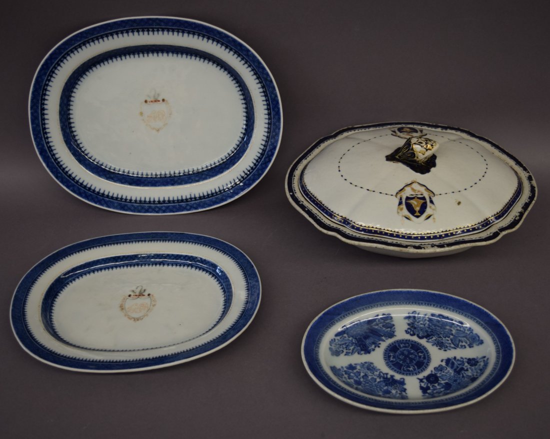 Lot of four pieces of Chinese Export porcelain. One- (1 of 9)