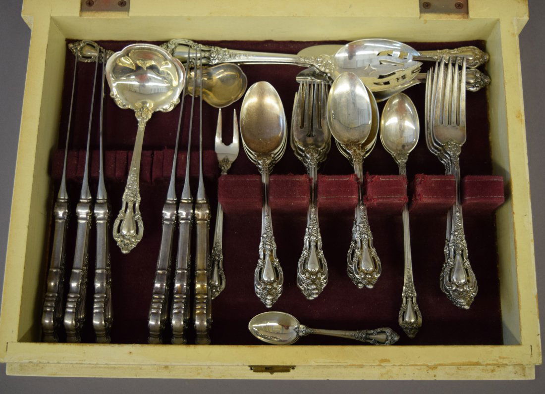 Sterling Silver Flatware Set by Lunt in the Eloquence (1 of 7)