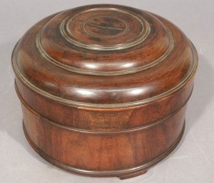 Lingam Vitali Box. Possibly Chinese. 18th century. (1 of 5)