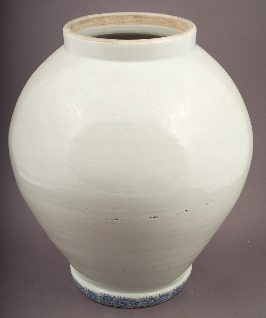Large porcelain jar. Japan. 19th century. Arita Ware. (1 of 6)