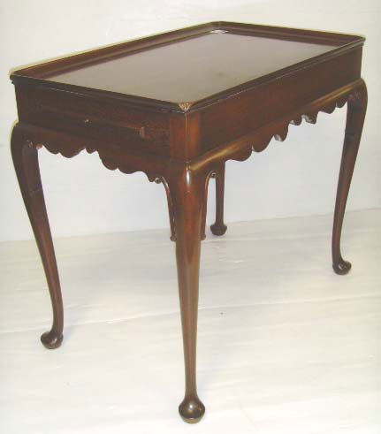 C.W. KITTINGER QUEEN ANN MAHOGANY TEA TABLE - 31 X: C.W. KITTINGER QUEEN ANN MAHOGANY TEA TABLE - 31 X 27 X 18 - PULL OUT TRAYS