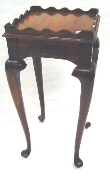 QUEEN ANN STYLE SIDE TABLE - 26 X 13 X 13: QUEEN ANN STYLE SIDE TABLE - 26 X 13 X 13