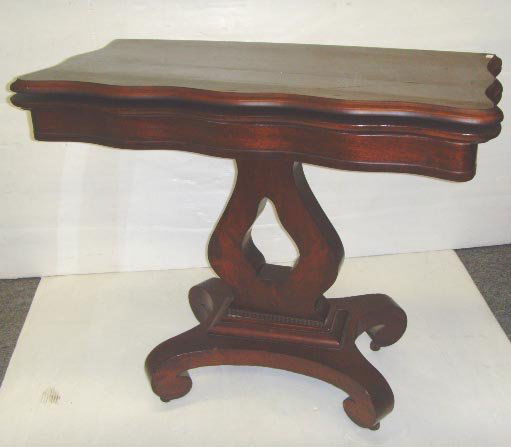 EMPIRE MAHOGANY LIFT TOP GAME TABLE ON CASTERS - 2: EMPIRE MAHOGANY LIFT TOP GAME TABLE ON CASTERS - 29 X 34 X 16 1/2 CLOSED - TOP IS WARPED