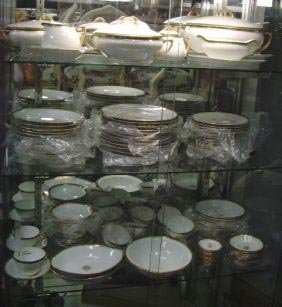 O & E G GUTHERZ AUSTRIAN DINNER SET CLOVER RIM - 5