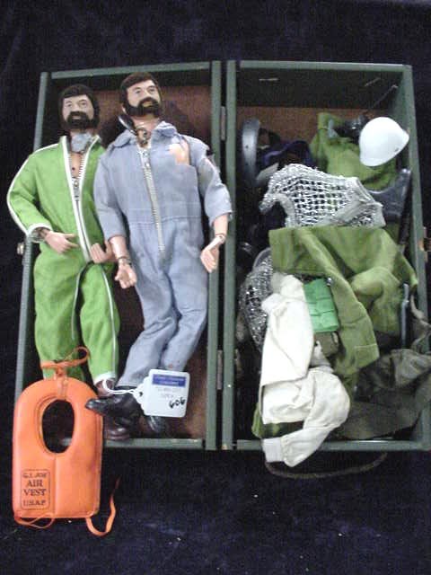TALKING G.I. JOE GROUP - INCLUDES 2 TALKING GI JOE: WITH LIFELIKE HAIR, CLOTHING AND LOCKER