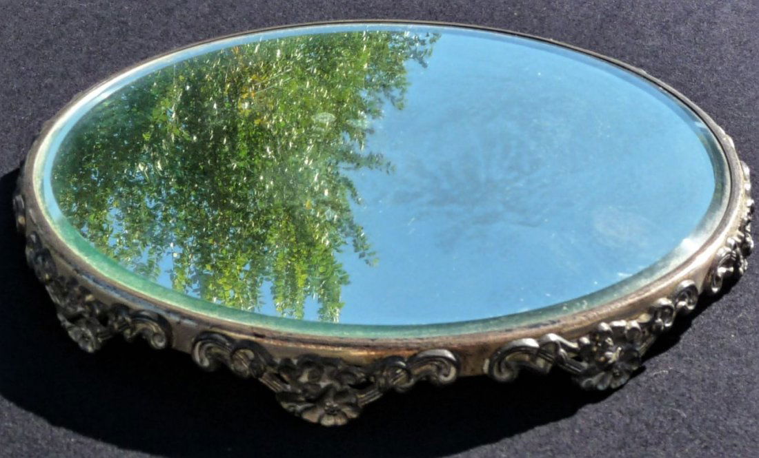 Mirrored Plateu (1 of 2)