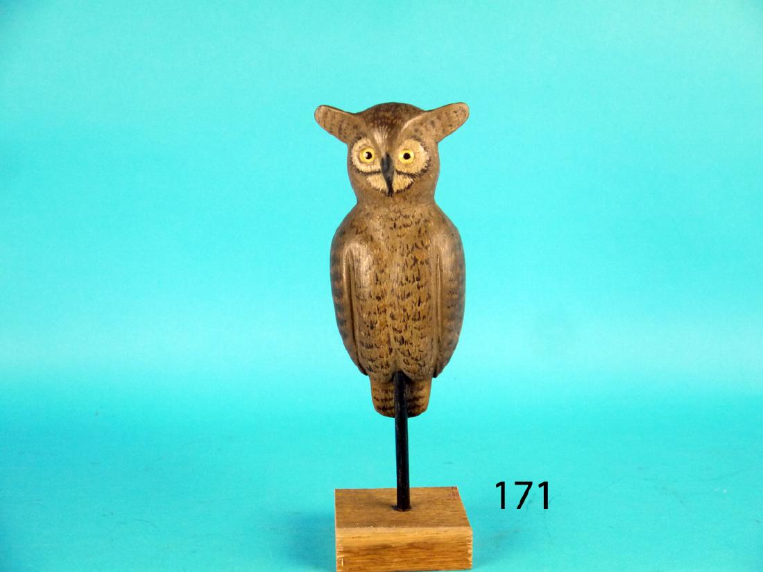 ONE-QUARTER SIZE GREAT HORNED OWL by Forrest "Bud": ONE-QUARTER SIZE GREAT HORNED OWL by Forrest "Bud" Jennings, Shamong, NJ. Excellent original paint and condition. Raised, carved wings, peering glass eyes and extended ears. Mounted atop a custom base